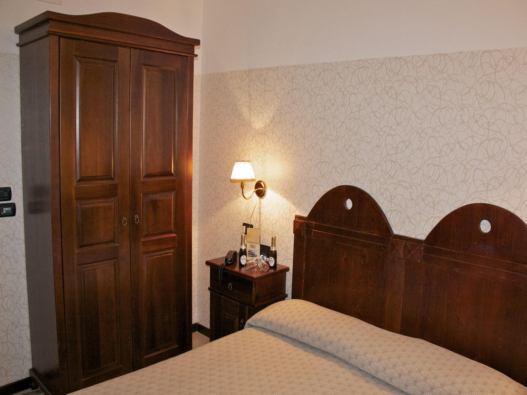 Business Hotel Casoria Esterno foto