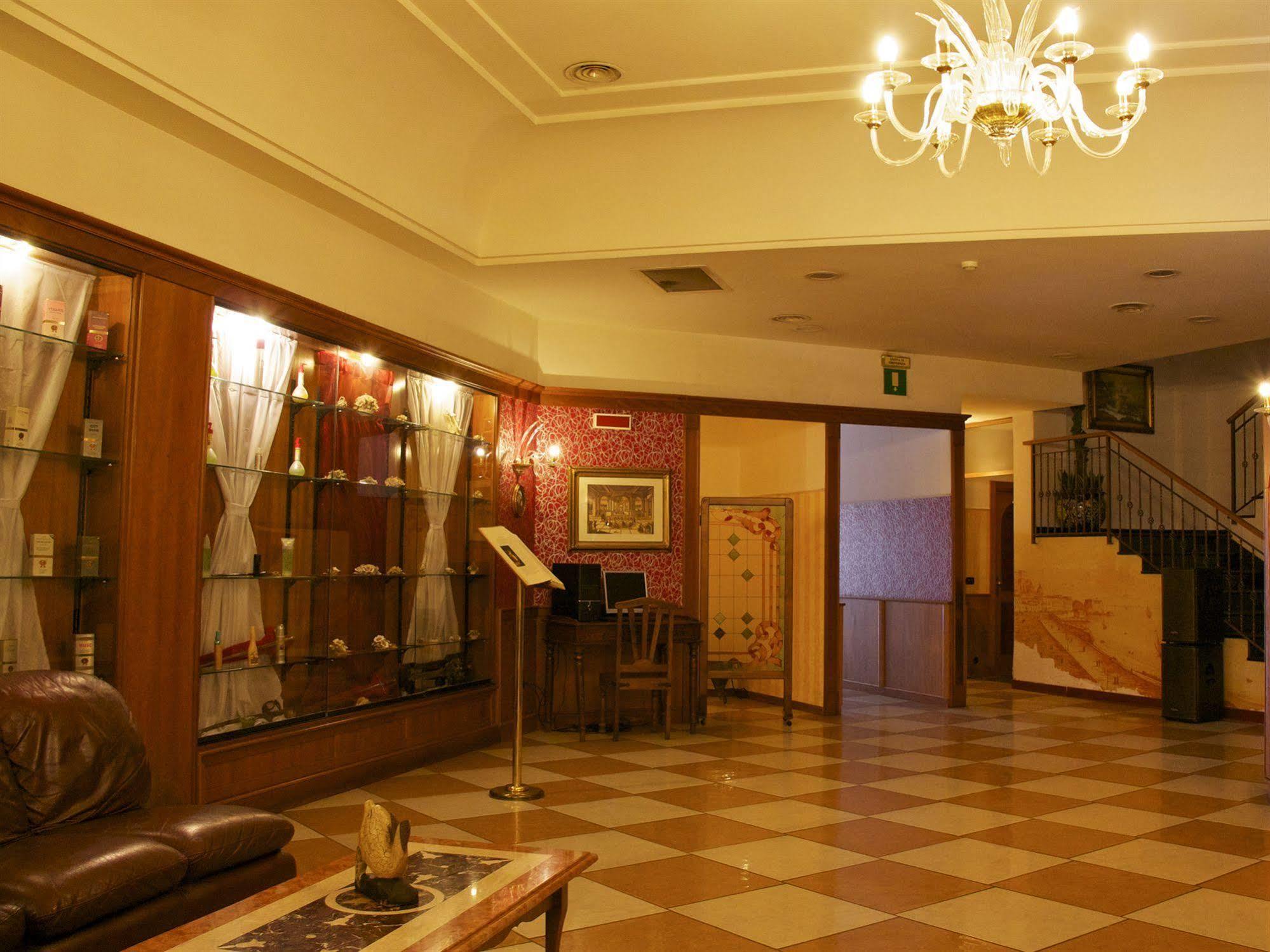 Business Hotel Casoria Esterno foto