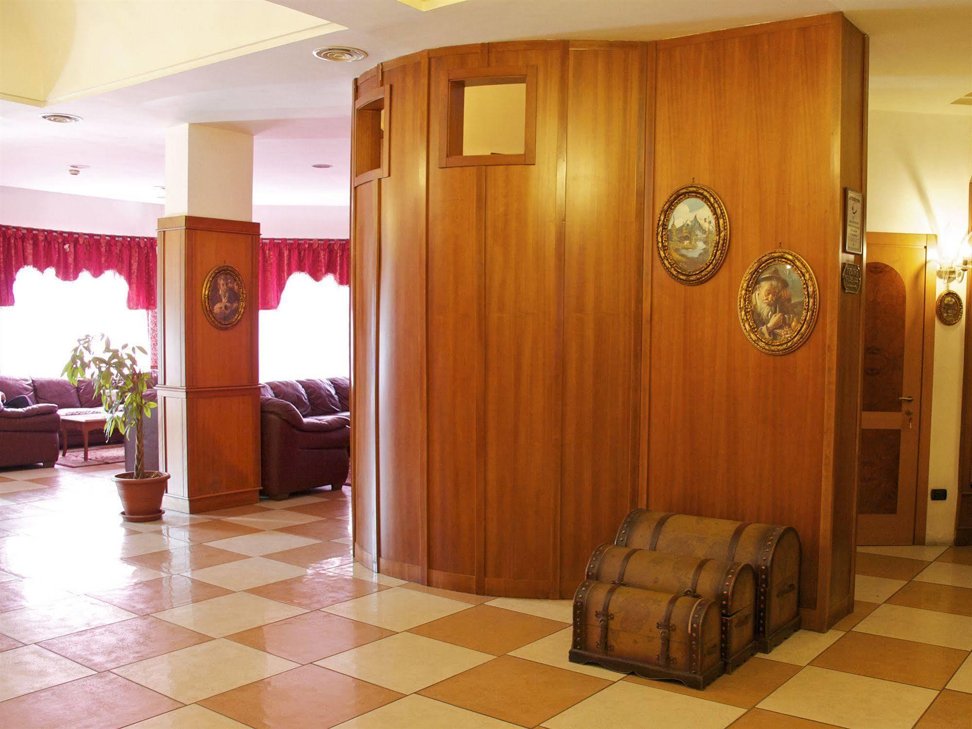 Business Hotel Casoria Esterno foto