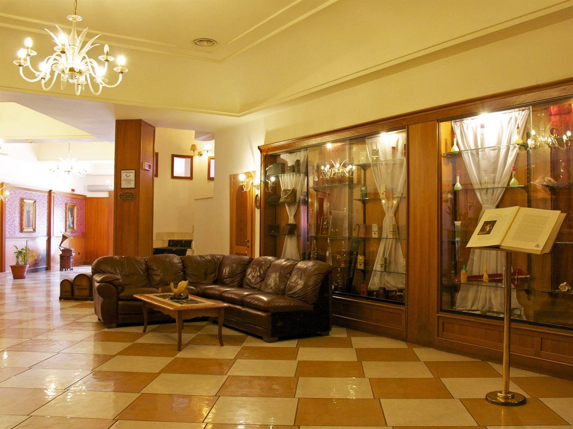 Business Hotel Casoria Esterno foto