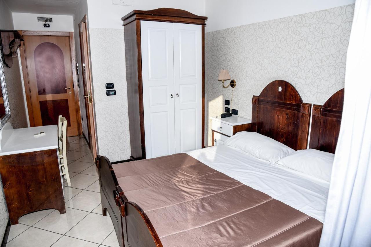 Business Hotel Casoria Esterno foto